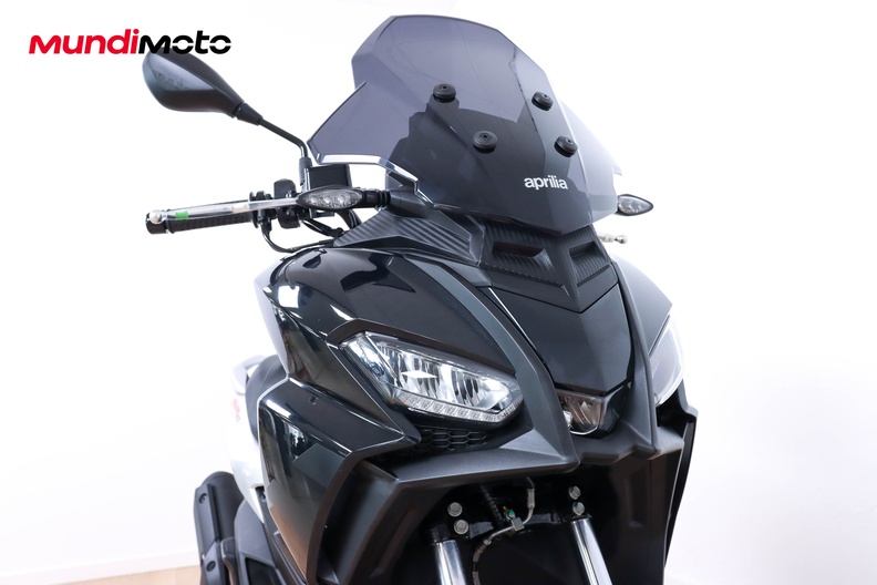 https://assets.mundimoto.com/images/58b67c90-fe4d-4d75-97de-11ebab426ea4/RIGHT_FRONT_DETAIL-0_medium.jpg