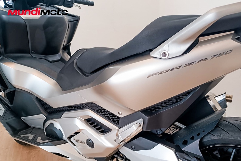 Motorbike image 8