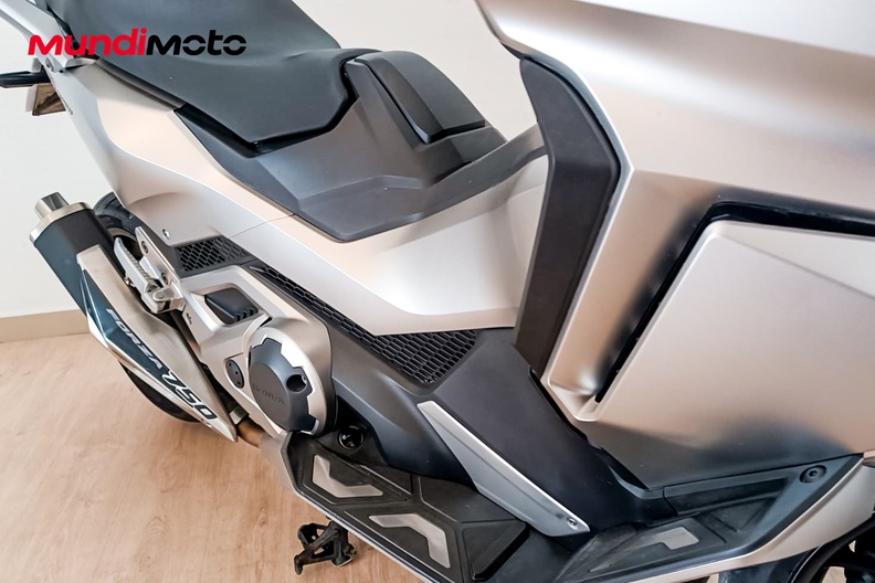 Motorbike image 4