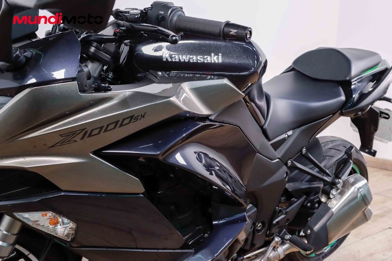 Motorbike image 9