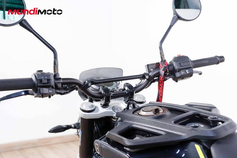 https://assets.mundimoto.com/images/5a5a2337-ec63-49e1-9e9d-1301895c6c11/COCKPIT_HANDLEBAR-0_medium.jpg