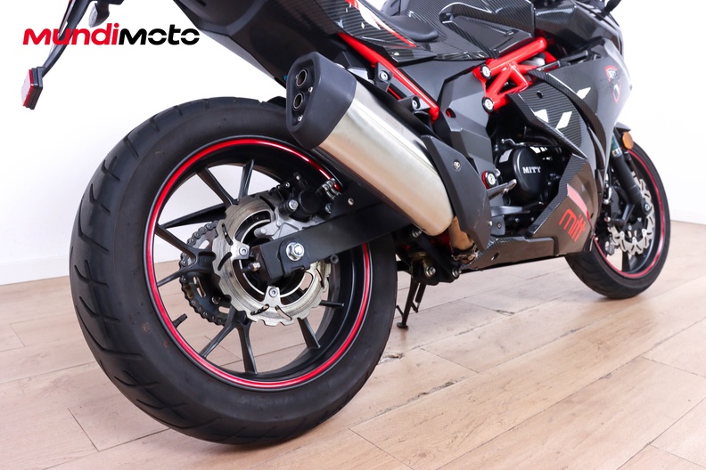 Motorbike image 3