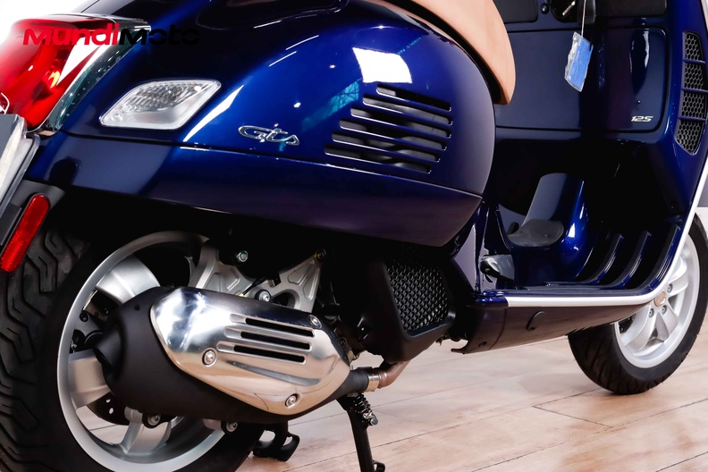 Motorbike image 3