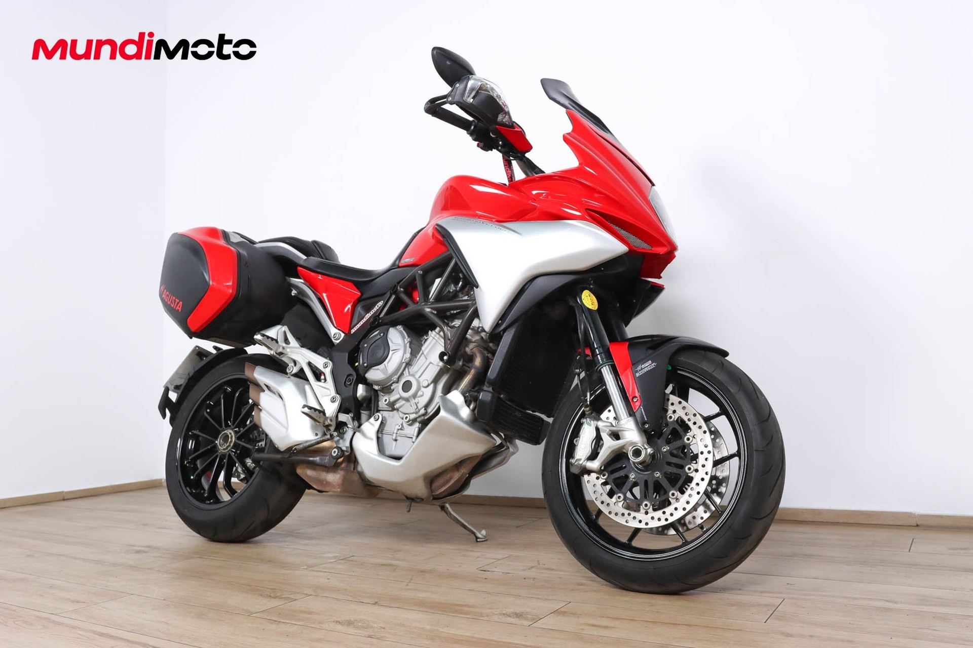 https://assets.mundimoto.com/images/5fbbdb39-d376-4535-864c-641536b814e5/RIGHT_FRONT-0_detail.jpg