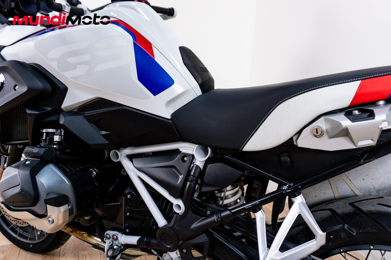 Motorbike image 8