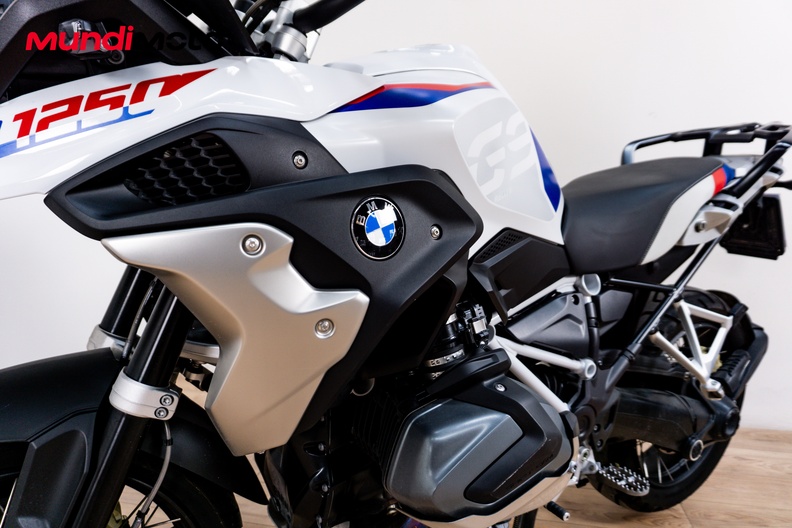 Motorbike image 9