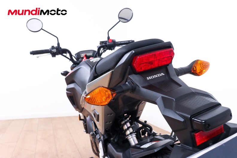 Motorbike image 9
