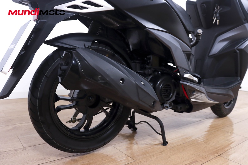 Motorbike image 3