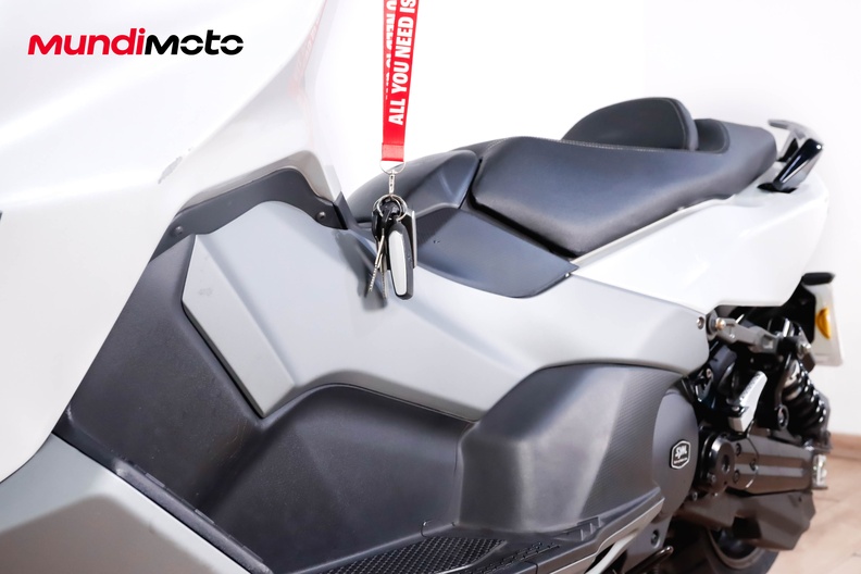 Motorbike image 8
