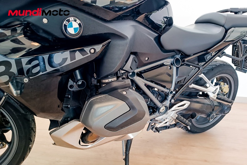 Motorbike image 9