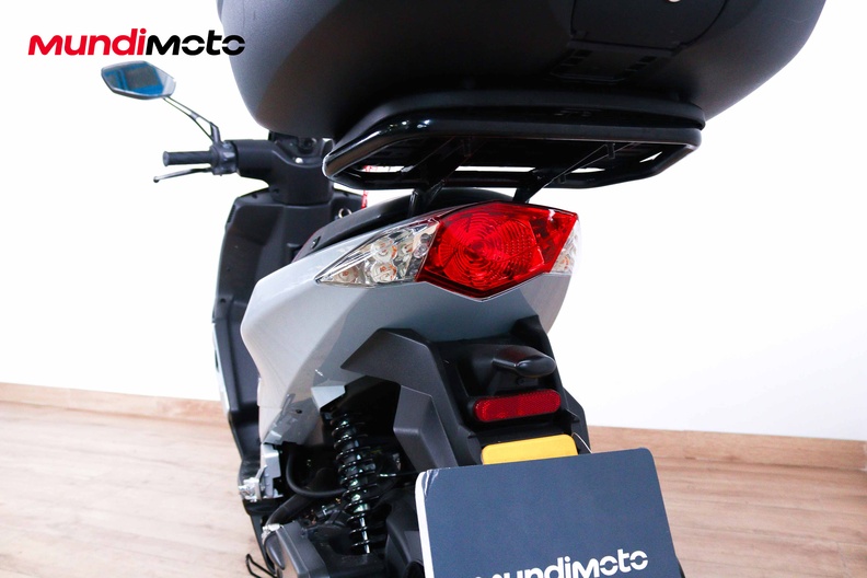Motorbike image 9