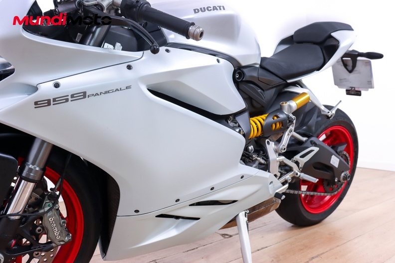 Motorbike image 9
