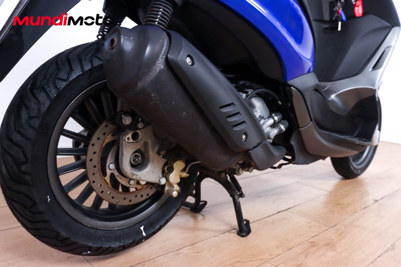 Motorbike image 3