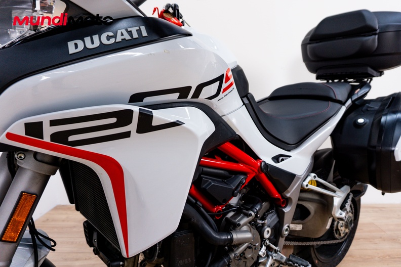Motorbike image 9