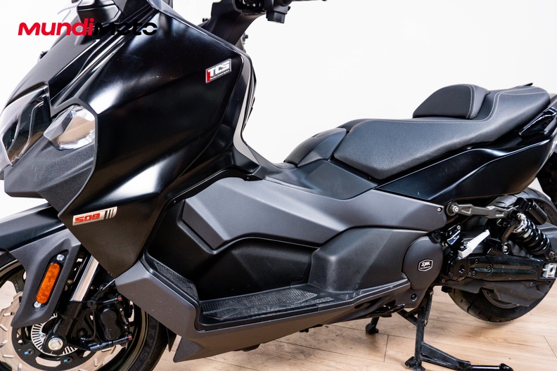 Motorbike image 9