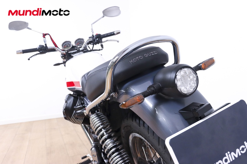 Motorbike image 9