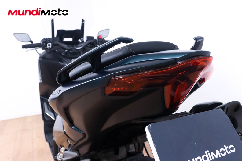 Motorbike image 9