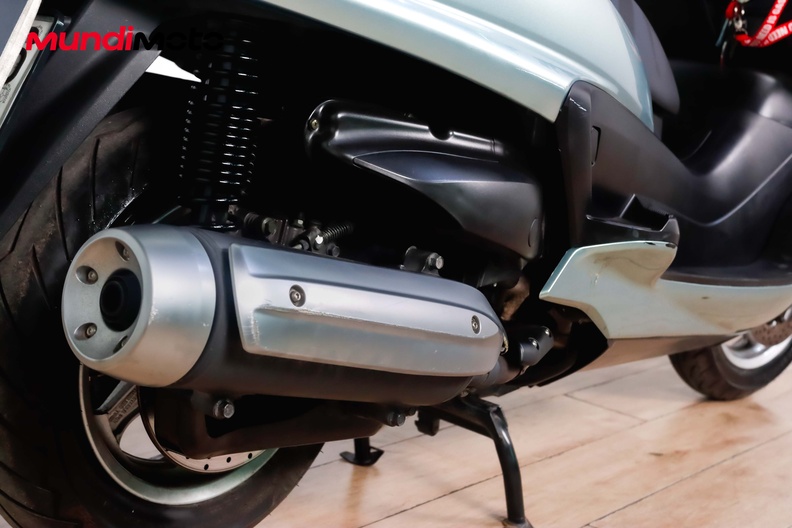 Motorbike image 3