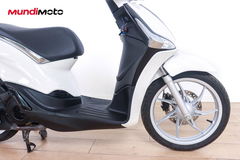 Motorbike image 13