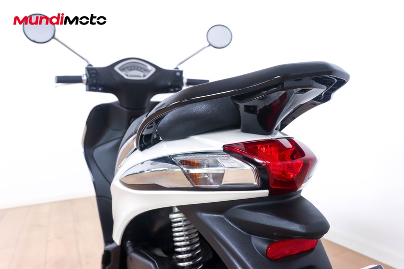 Motorbike image 9