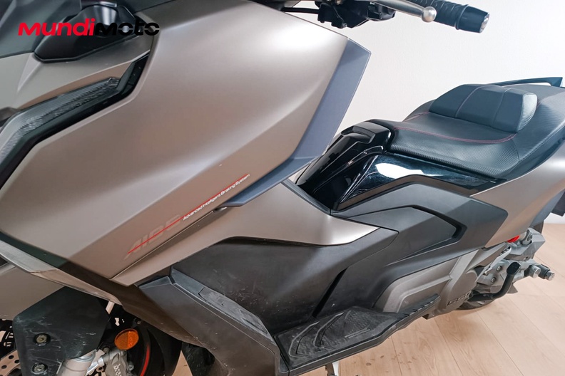 Motorbike image 9
