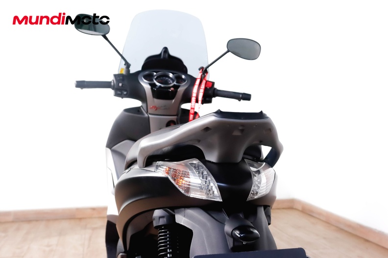 Motorbike image 9