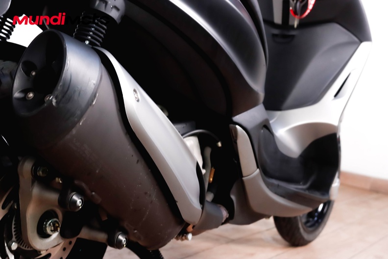 Motorbike image 3