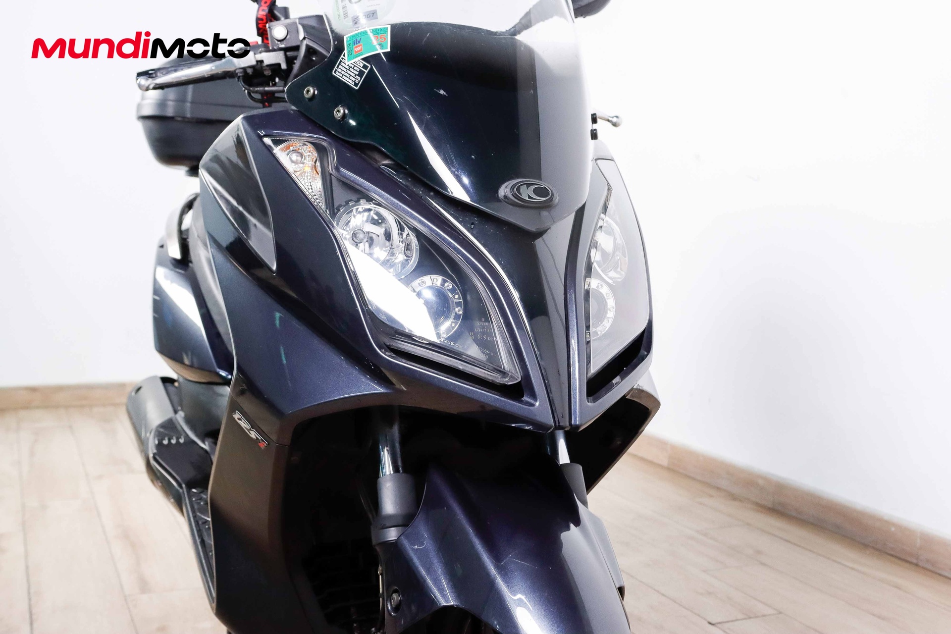 https://assets.mundimoto.com/images/770fb848-f8a7-43be-8802-5a15468c603a/RIGHT_FRONT_DETAIL-0_detail.jpg