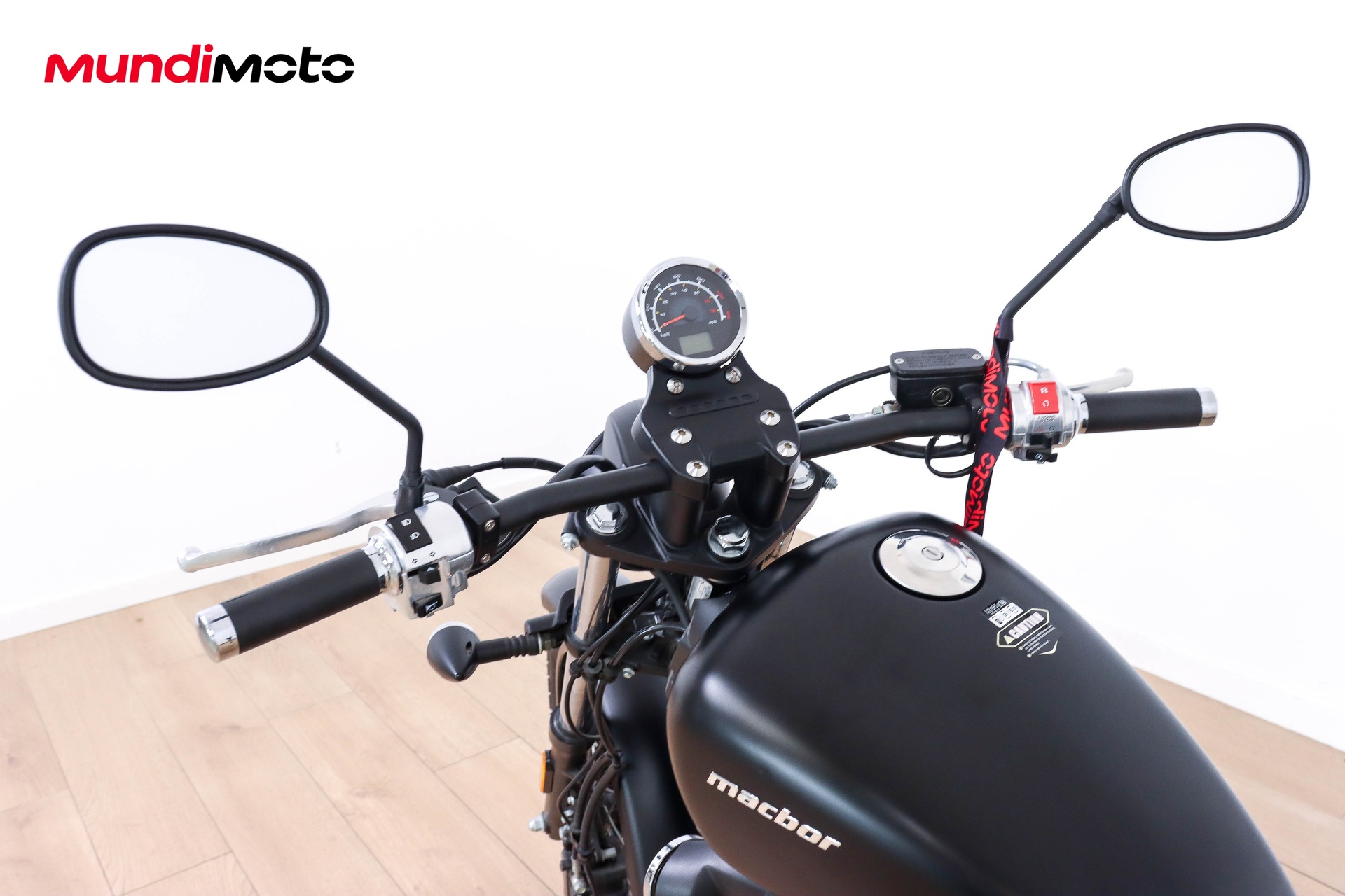 https://assets.mundimoto.com/images/772e109b-f6ae-4807-8111-463e8535efa7/COCKPIT_HANDLEBAR-0_detail.jpg