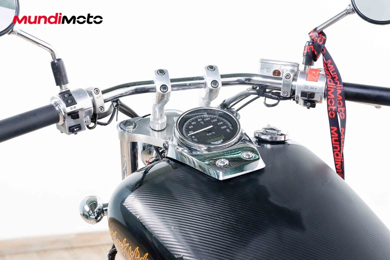 https://assets.mundimoto.com/images/7d3431d7-8d6b-47aa-984c-18f9c89937be/COCKPIT_HANDLEBAR-0_medium.jpg