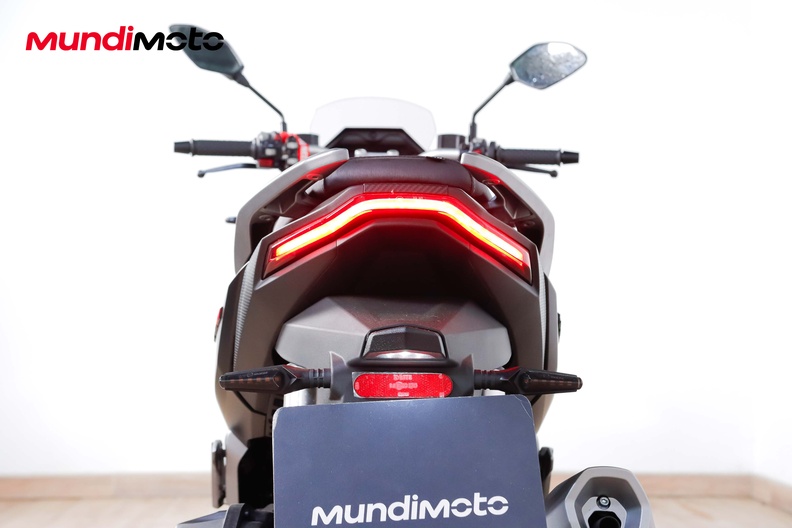 Motorbike image 9