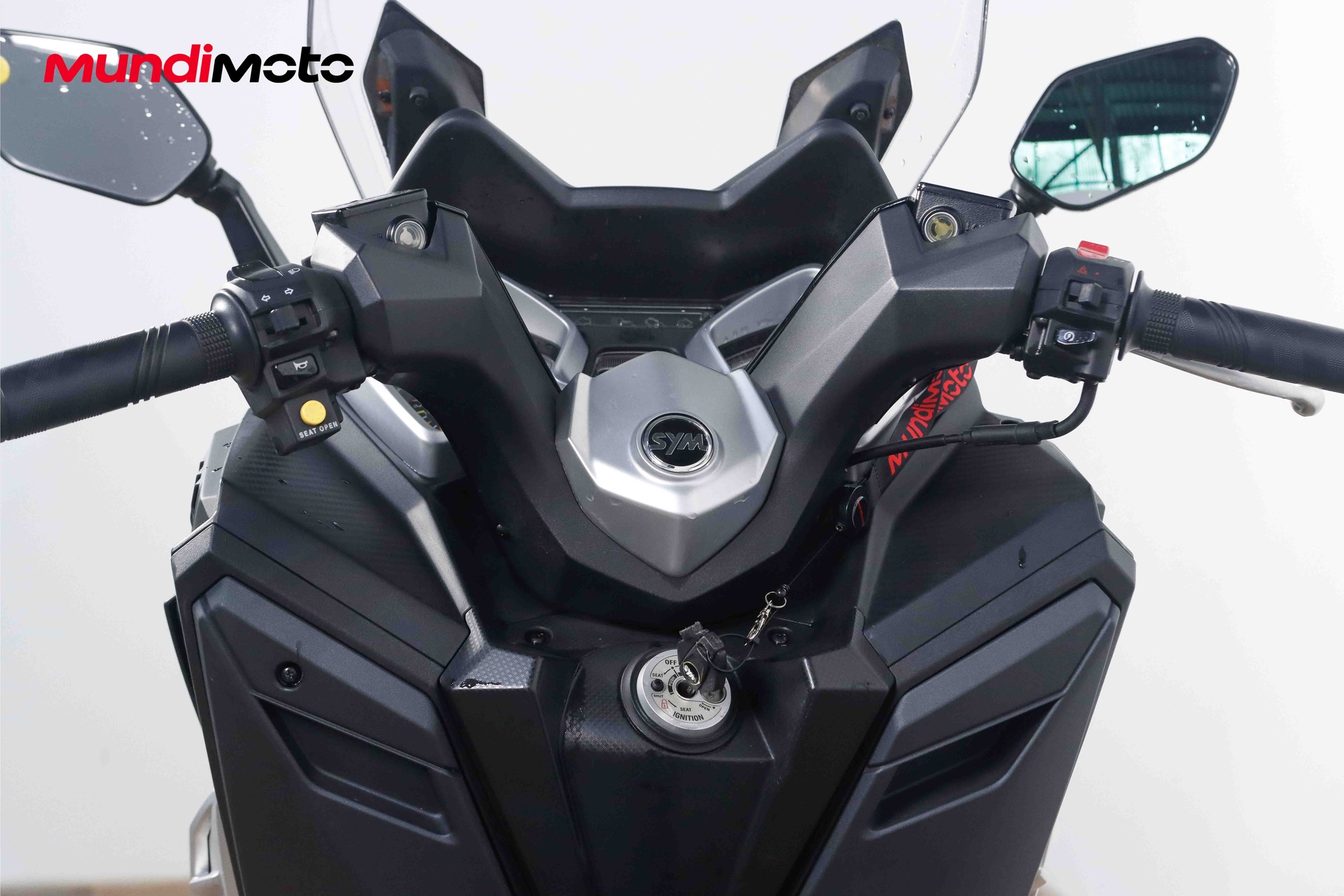 https://assets.mundimoto.com/images/80df1d0b-139c-4b29-8289-94660bc474a6/COCKPIT_HANDLEBAR-0_detail.jpg