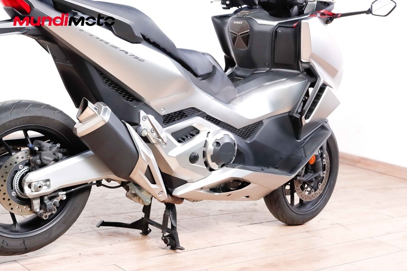 Motorbike image 3