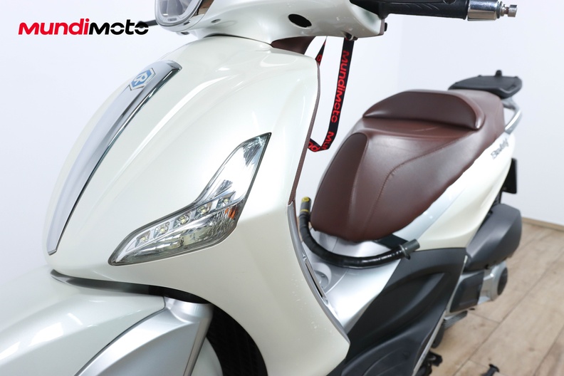 Motorbike image 9