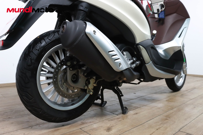 Motorbike image 3