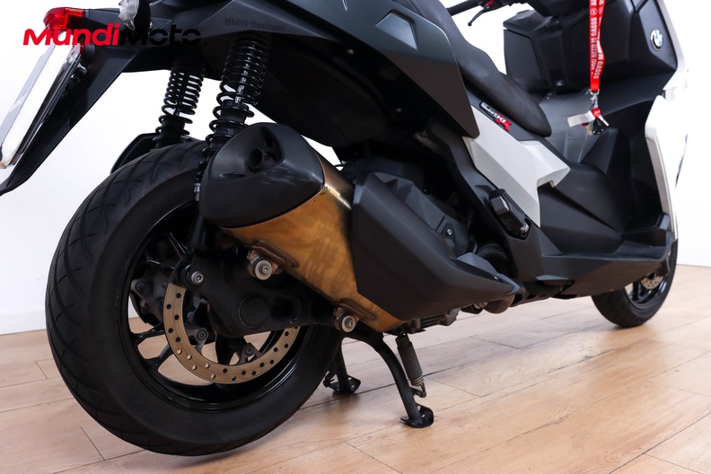 Motorbike image 3