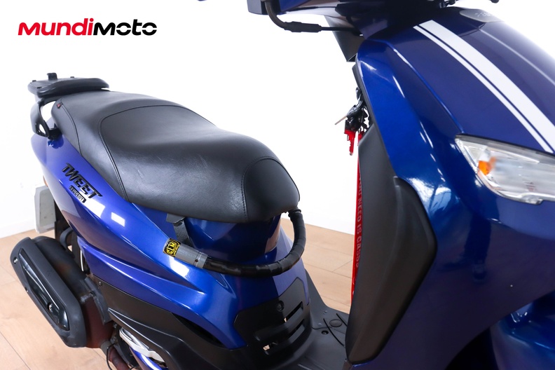 Motorbike image 13
