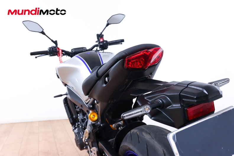 Motorbike image 9