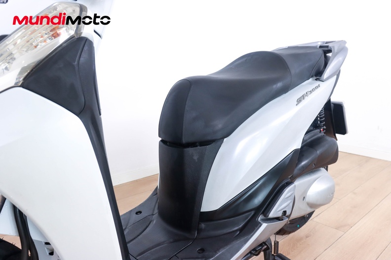 Motorbike image 8