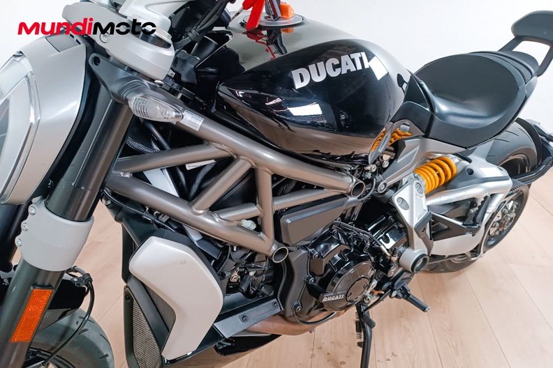 Motorbike image 9