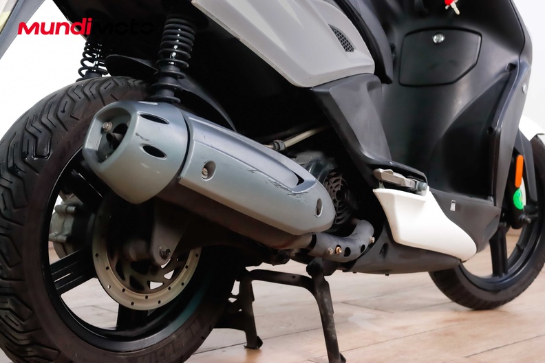 Motorbike image 3