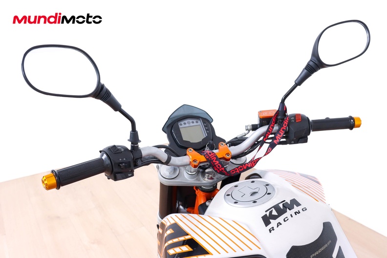 https://assets.mundimoto.com/images/8760988e-75d8-4c07-b3f0-e0cf8f50fb81/COCKPIT_HANDLEBAR-0_medium.jpg