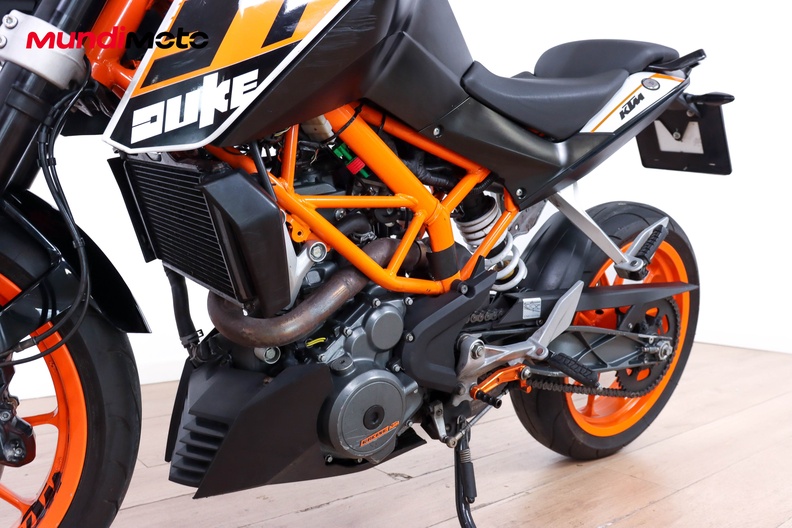 https://assets.mundimoto.com/images/8760988e-75d8-4c07-b3f0-e0cf8f50fb81/LEFT_FRONT_DETAIL-5_medium.jpg