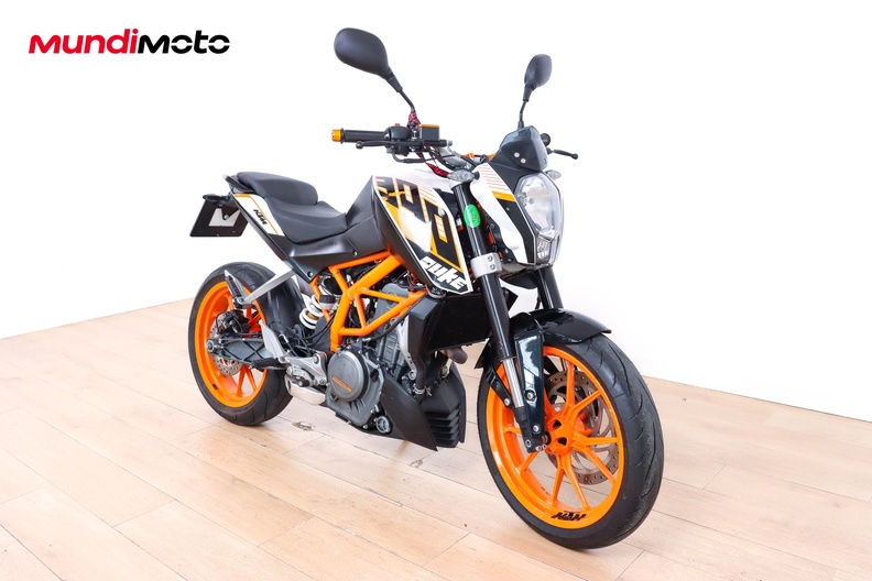 https://assets.mundimoto.com/images/8760988e-75d8-4c07-b3f0-e0cf8f50fb81/RIGHT_FRONT-9_medium.jpg