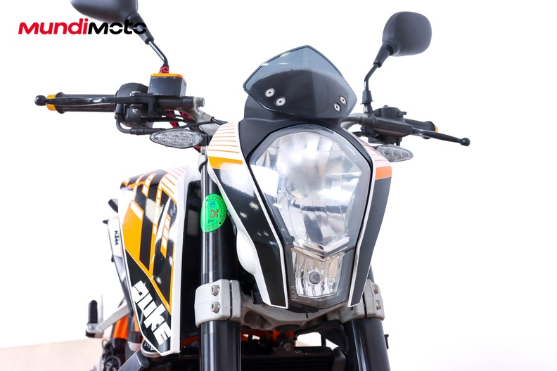 https://assets.mundimoto.com/images/8760988e-75d8-4c07-b3f0-e0cf8f50fb81/RIGHT_FRONT_DETAIL-10_medium.jpg