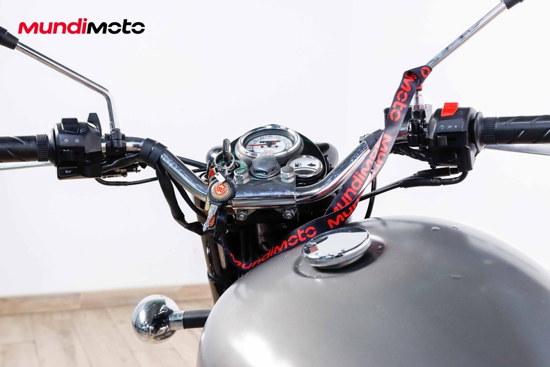 https://assets.mundimoto.com/images/896e4162-d0b6-4331-8d41-b40c8f037144/COCKPIT_HANDLEBAR-0_medium.jpg