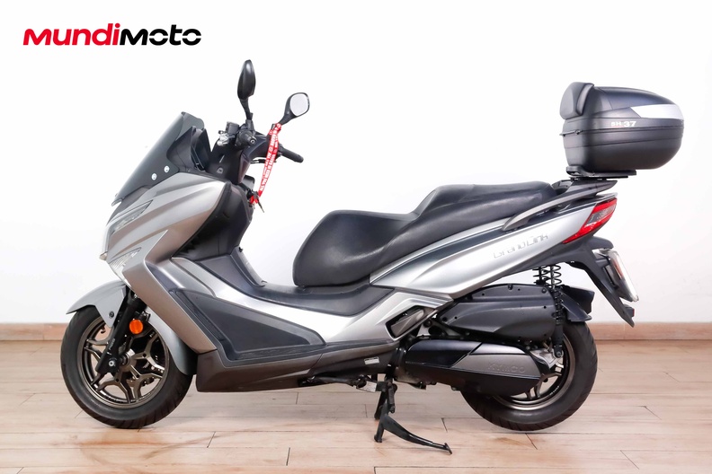 Motorbike image 5