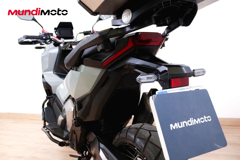Motorbike image 9