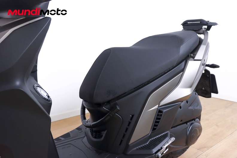 Motorbike image 8