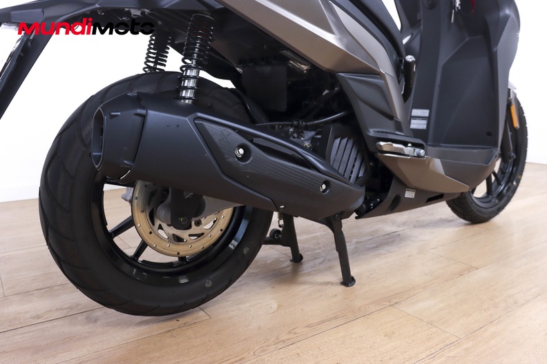 Motorbike image 3